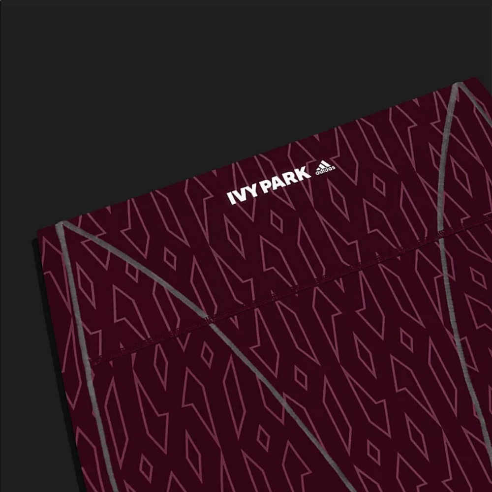 SoLD —- Ivy Park Pink Monogram leggings - Picture 4 of 4